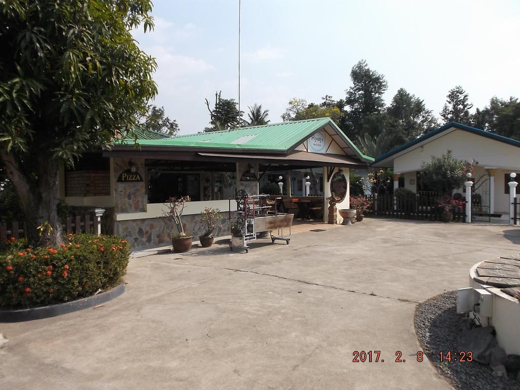 Ryans Resort Prasat Экстерьер фото